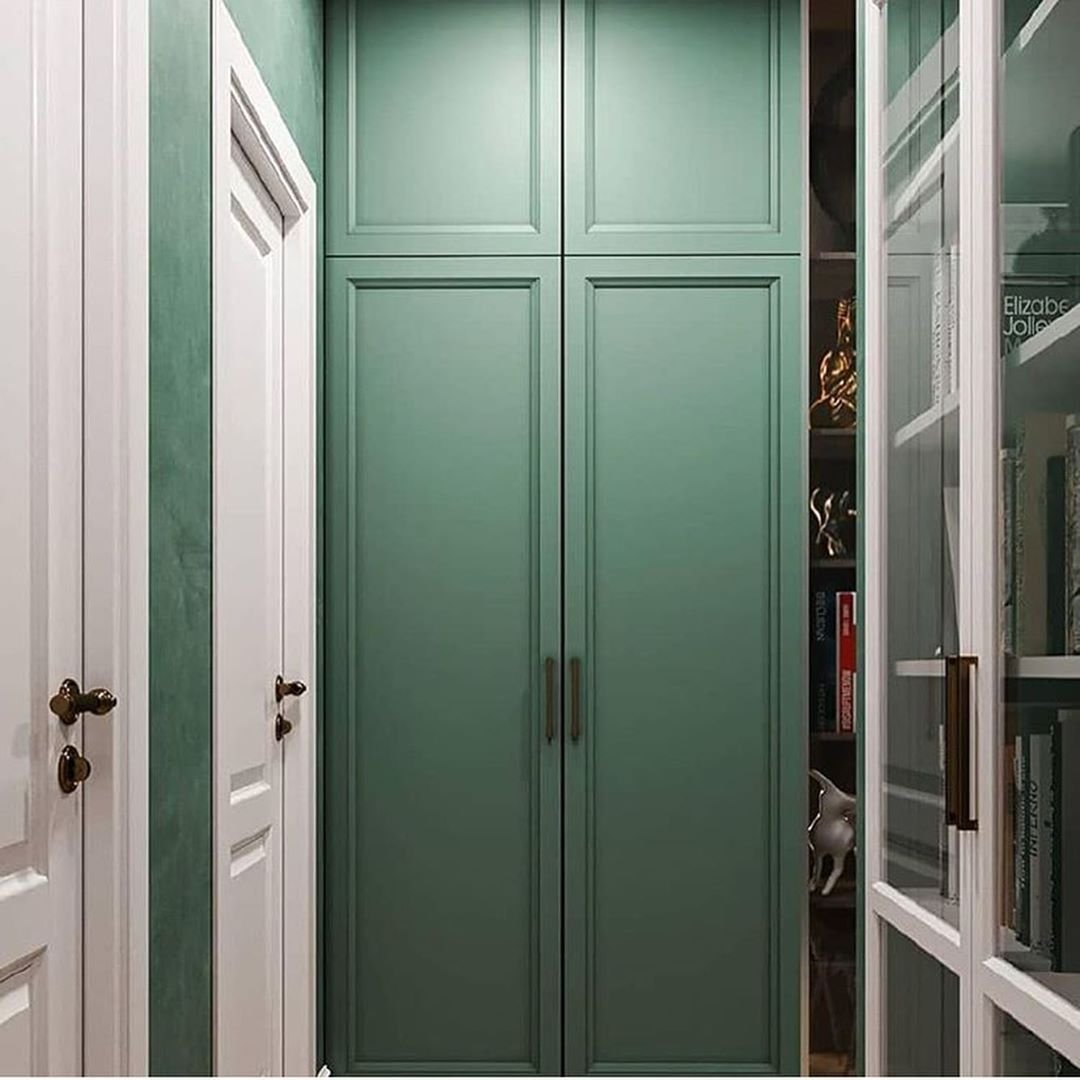 Зеленый шкаф