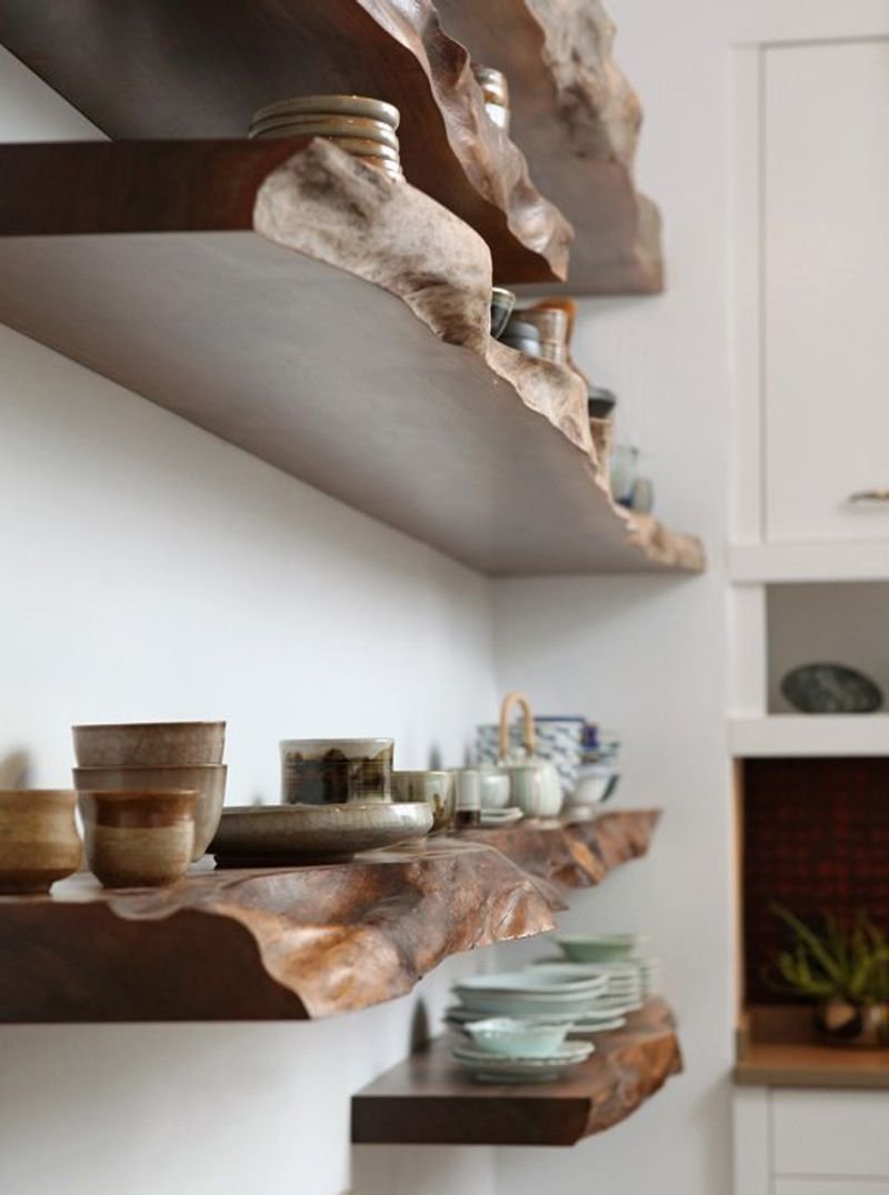 Полка ТЗ не обработанного дерева