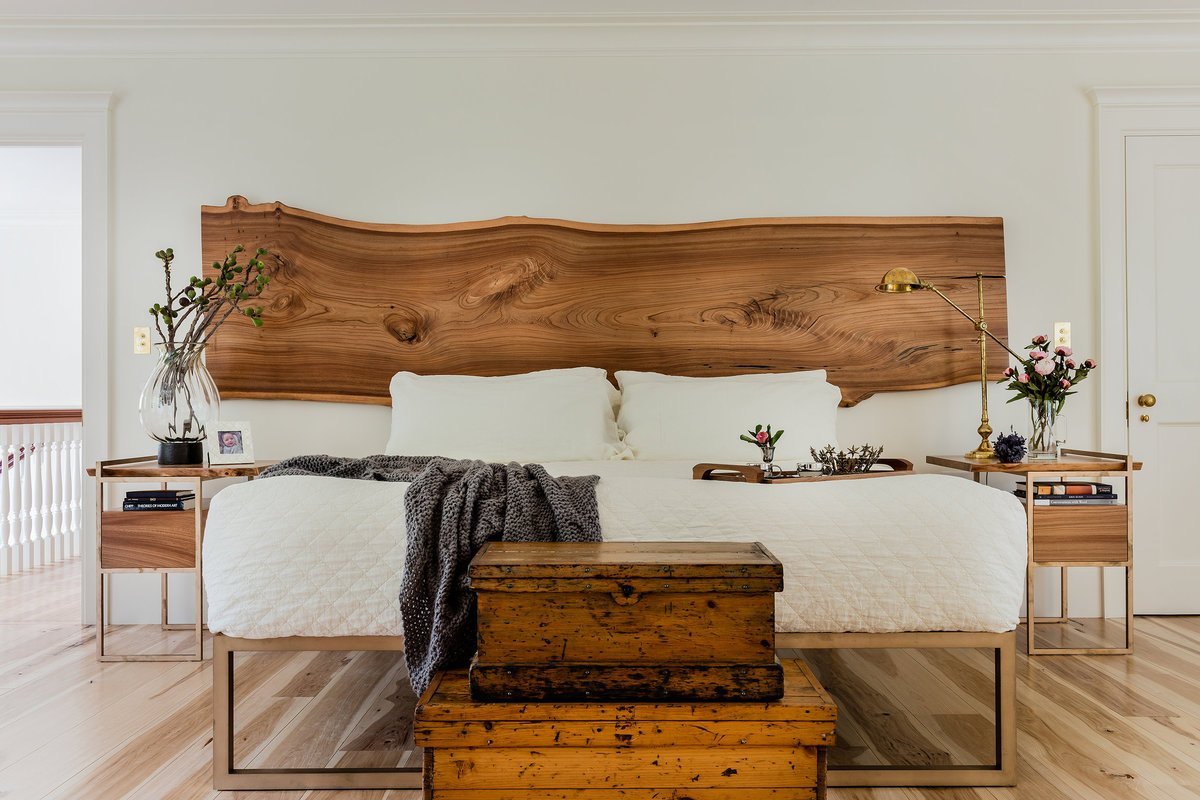 Изголовье кровати из дерева