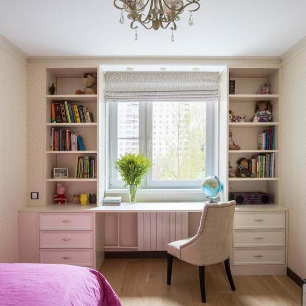 Уголок школьника у окна