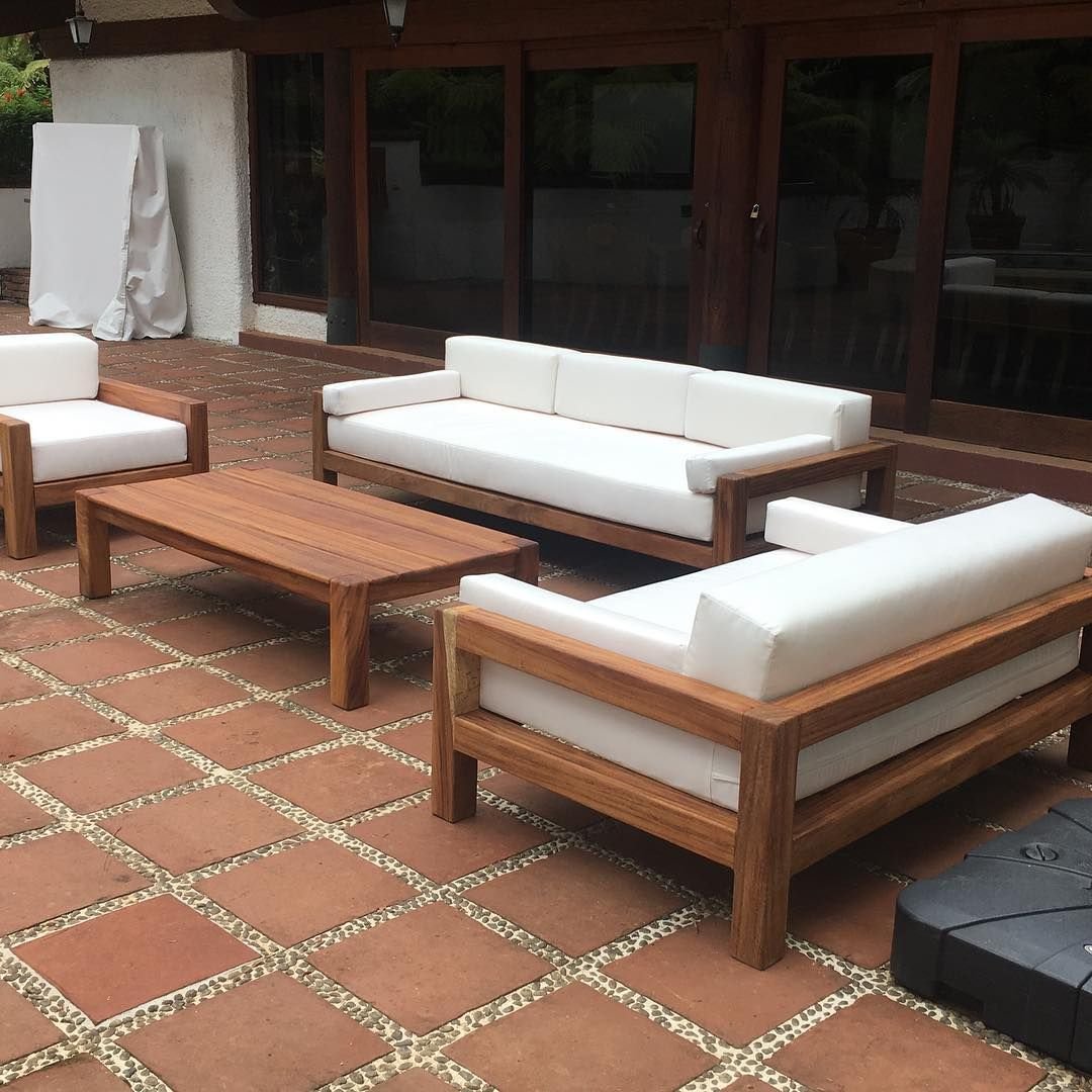 Садовый диван из дерева
