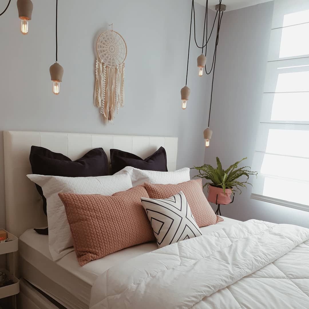 Подушки на кровати