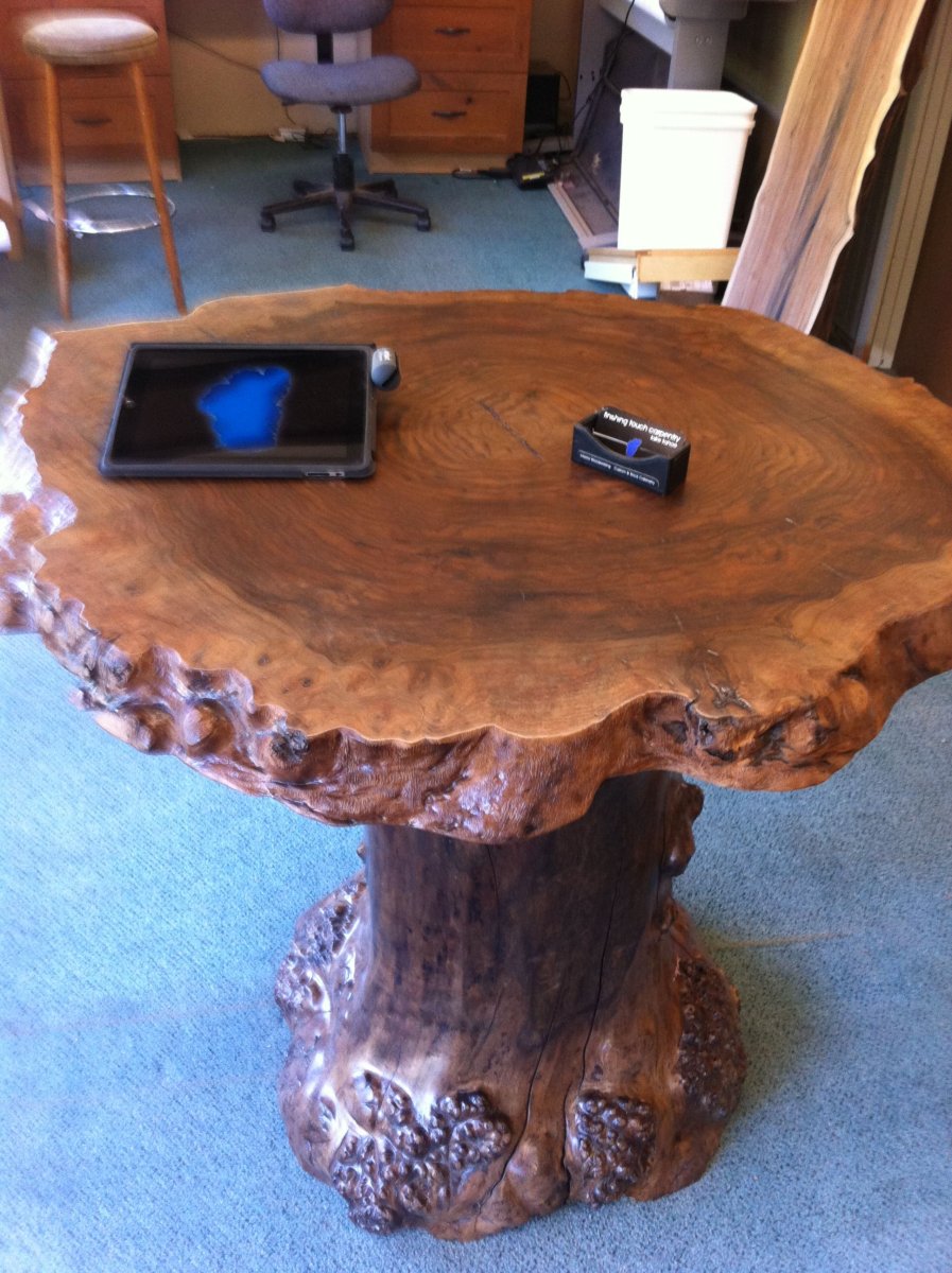 Декоративные столы из дерева