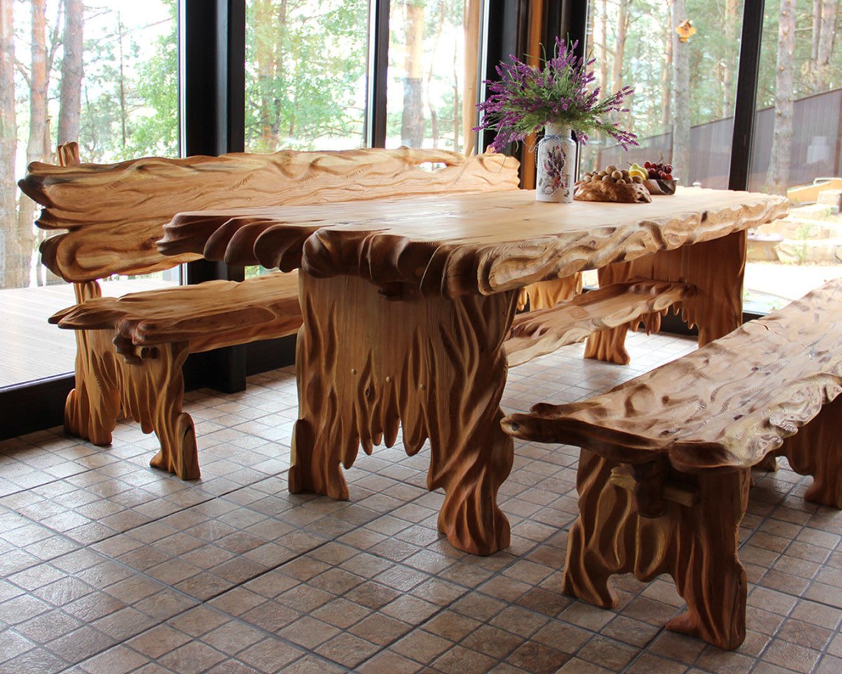 Садовый стол из дерева