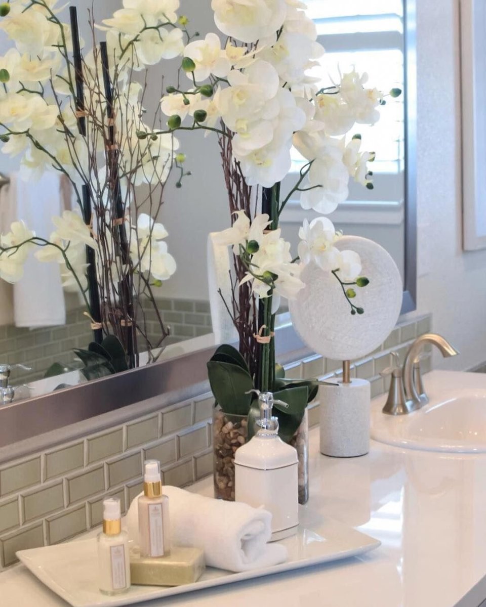 Цветочные композиции в ванной комнате