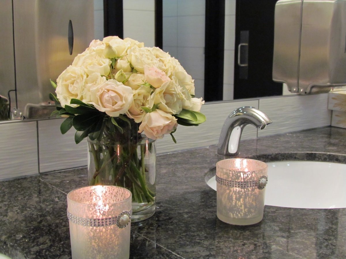 Цветочные композиции в ванной комнате