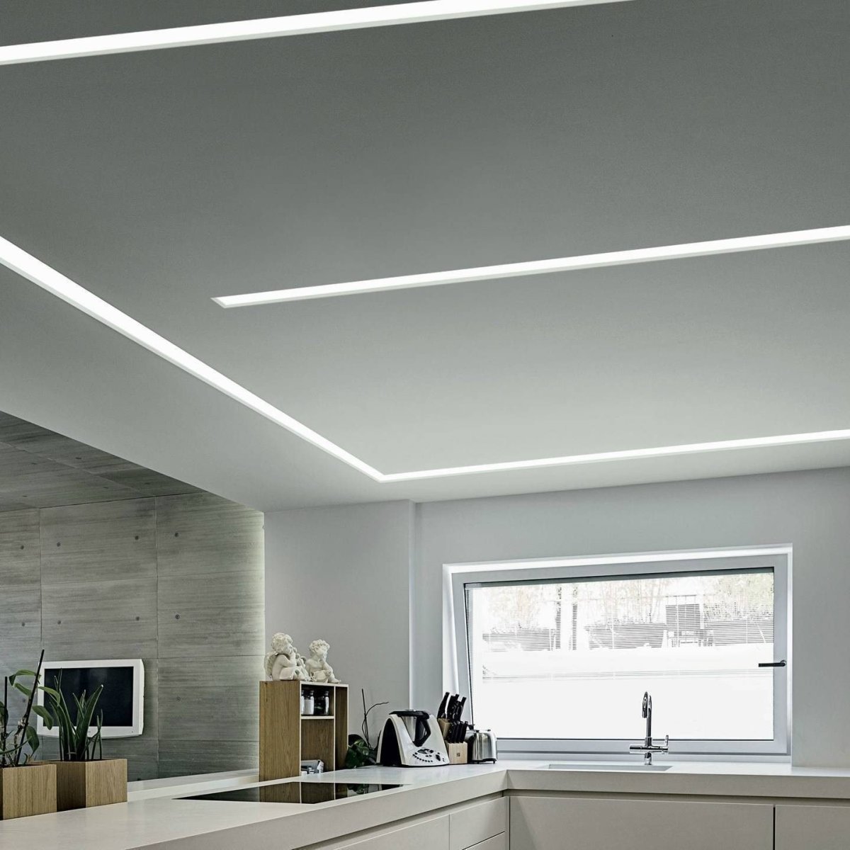 Длинные светильники для натяжных потолков