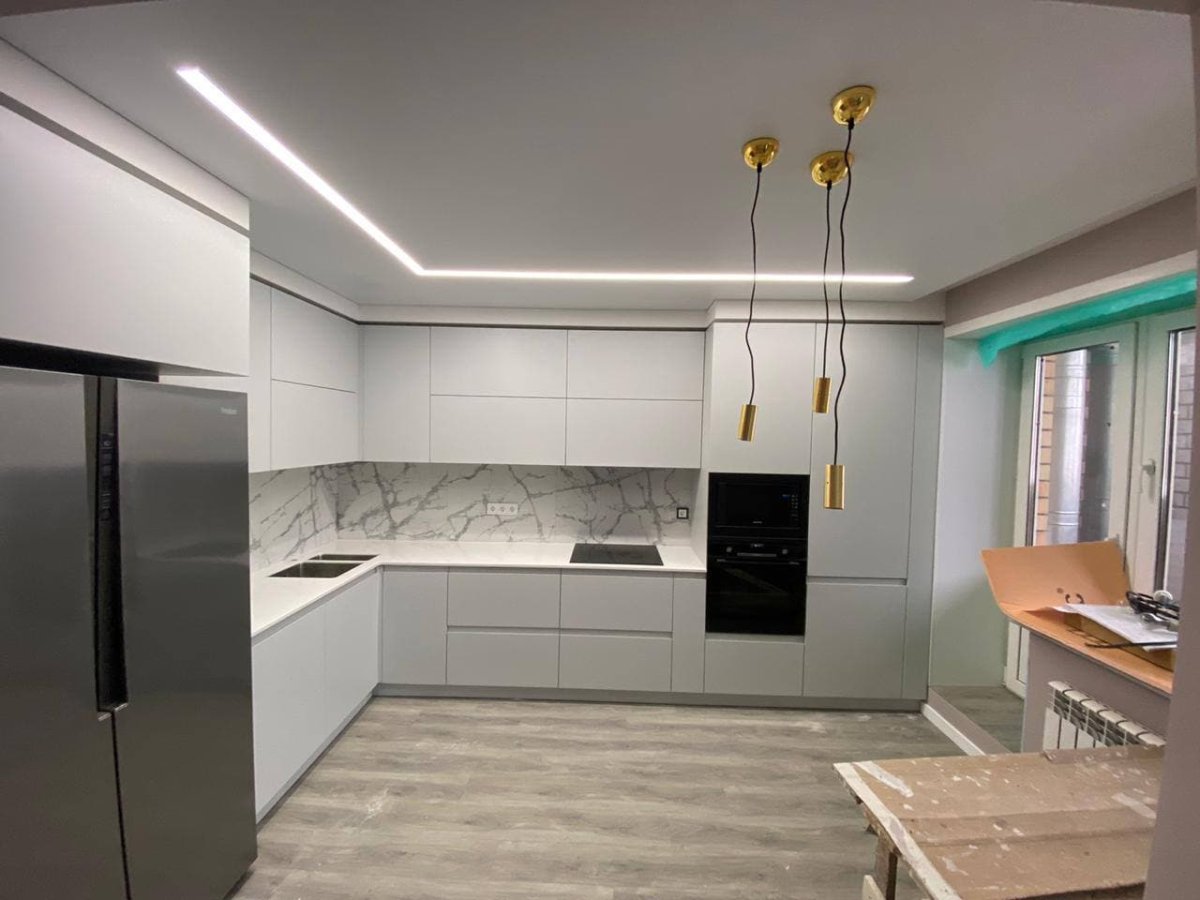 Световая линия над кухней