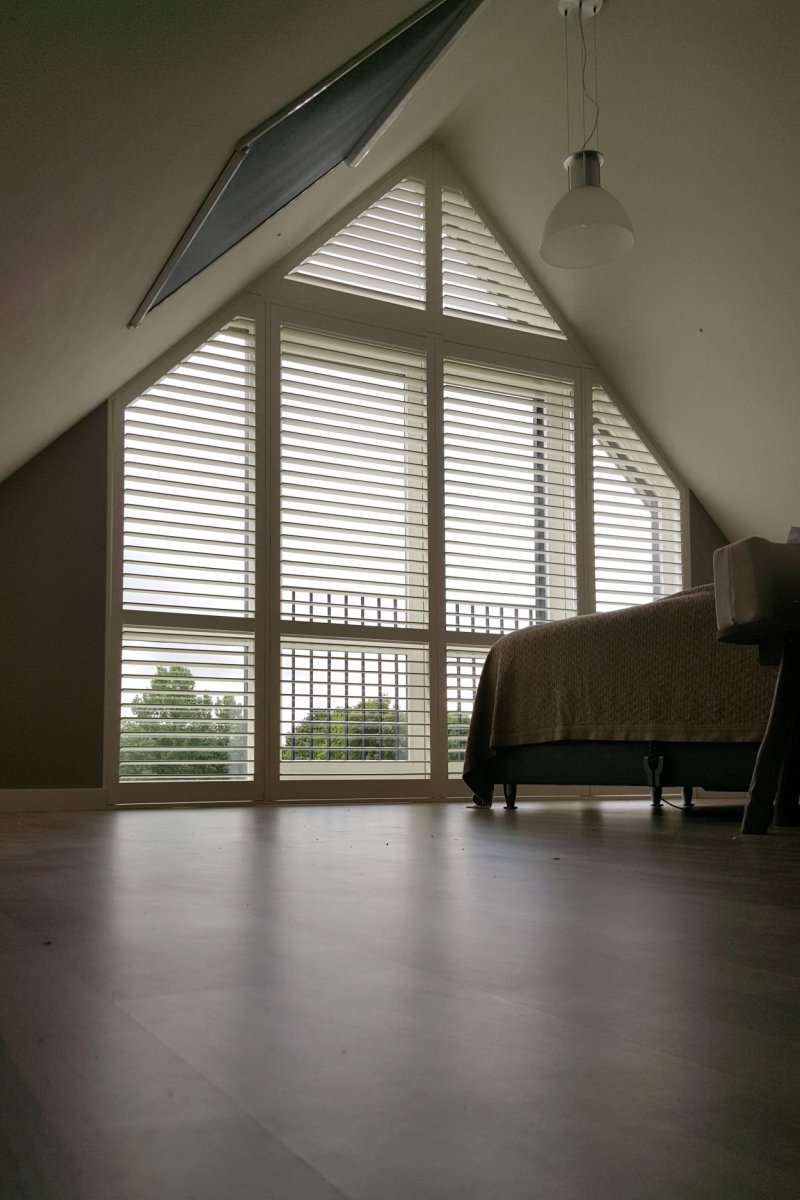 Жалюзи на треугольные окна