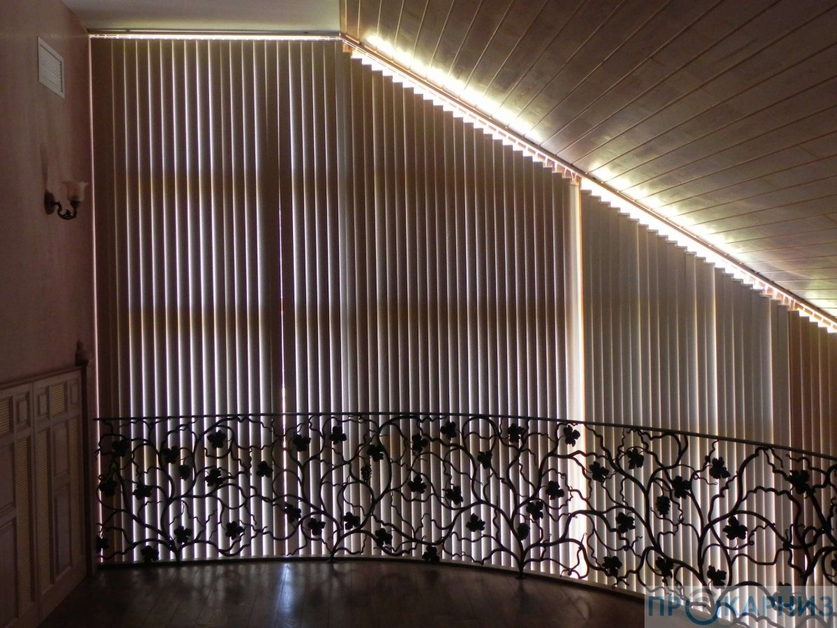 Жалюзи на треугольные окна