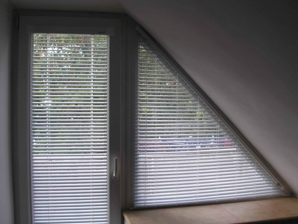 Жалюзи на треугольные окна