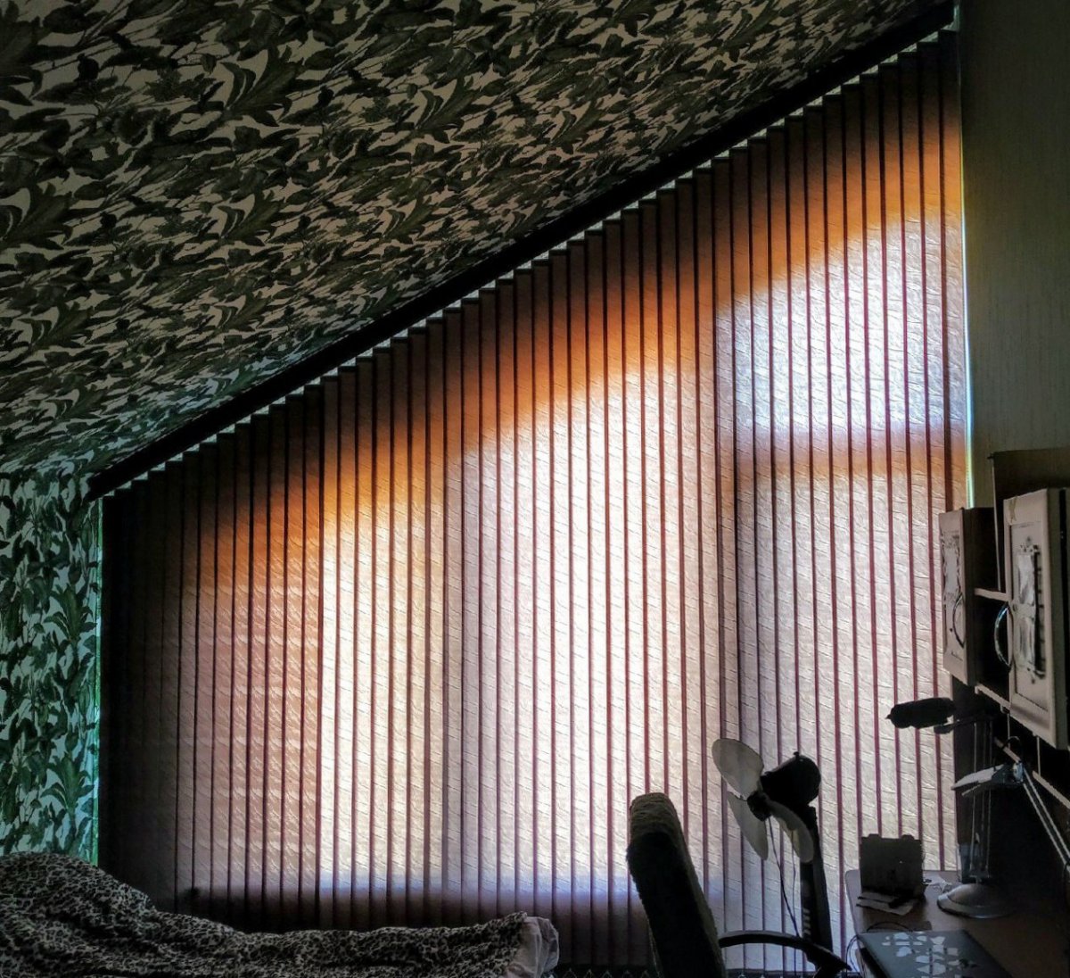 Жалюзи на наклонные окна