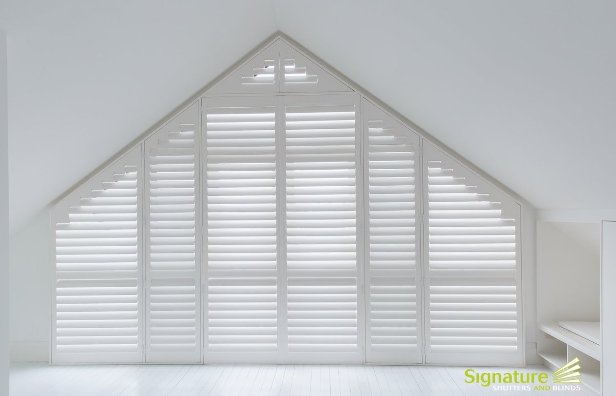 Вертикальные жалюзи на треугольные окна