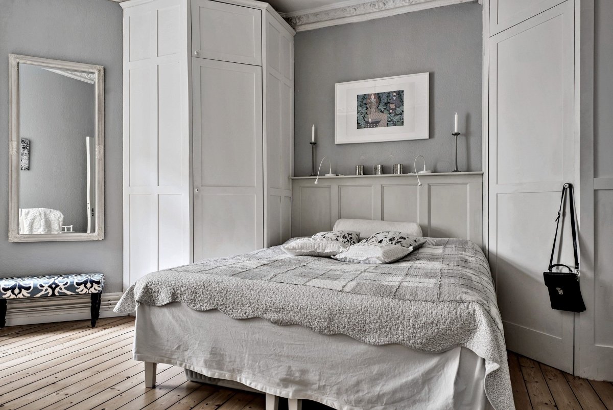 Спальная с высоким изголовьем шкаф