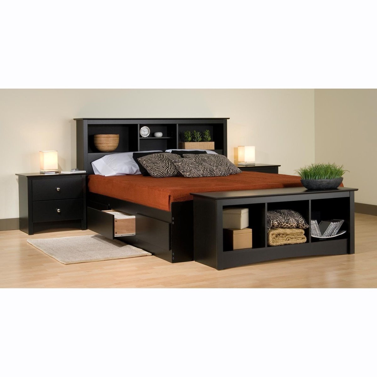 Кровать с полками