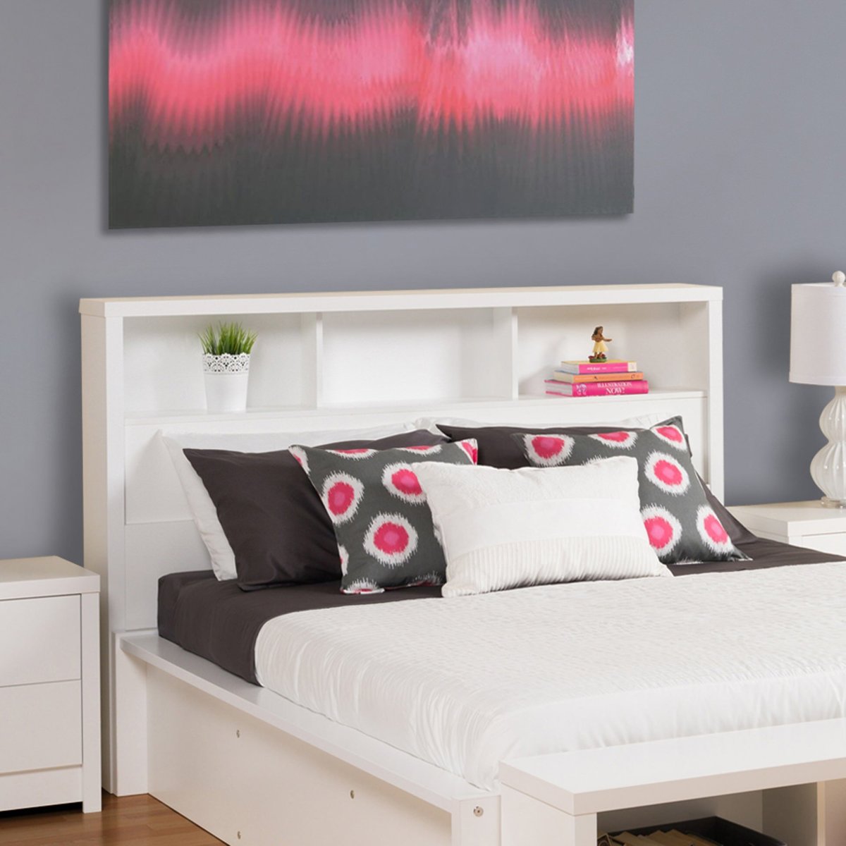 Кровать с полкой в изголовье