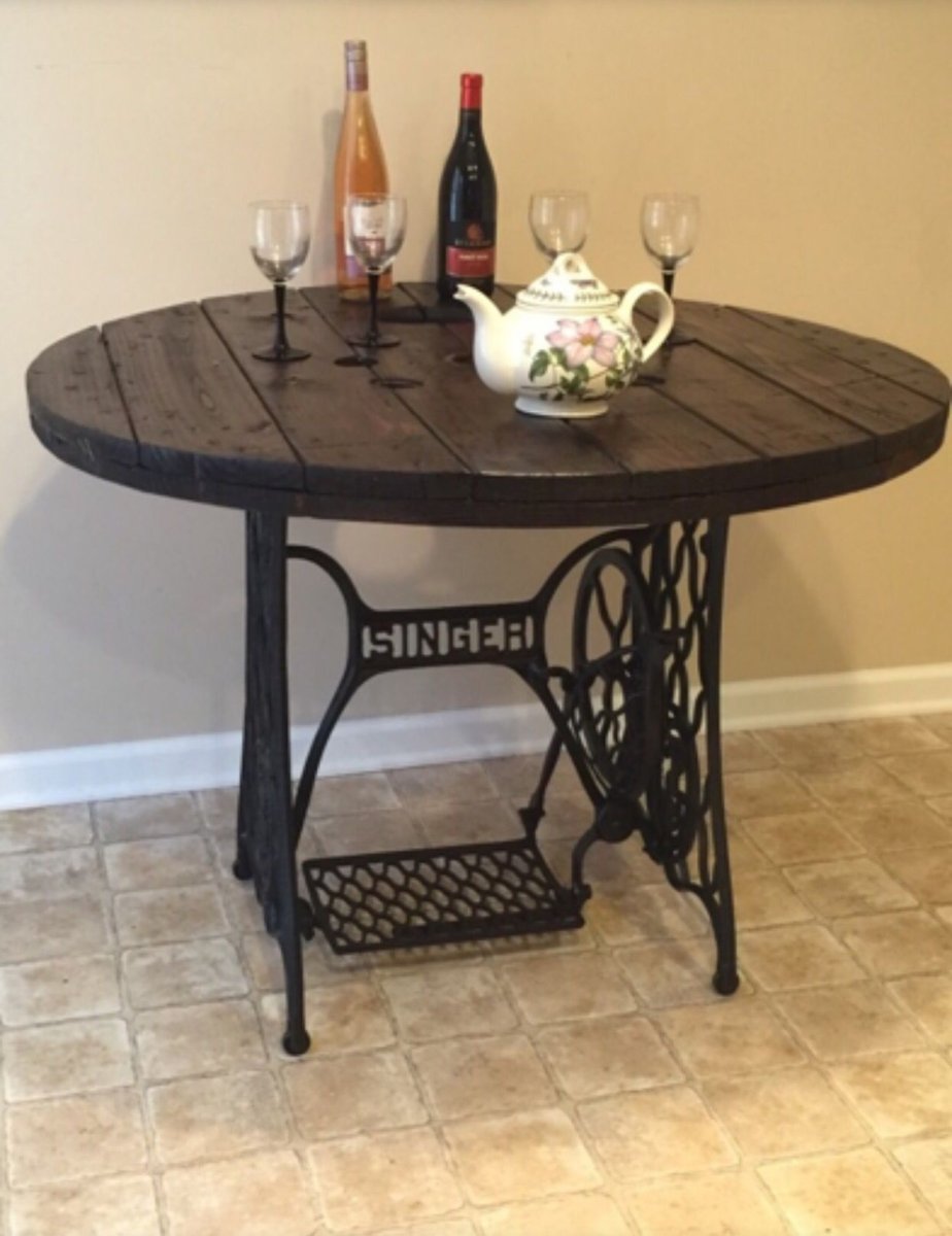 Кухонный стол из станины Зингер