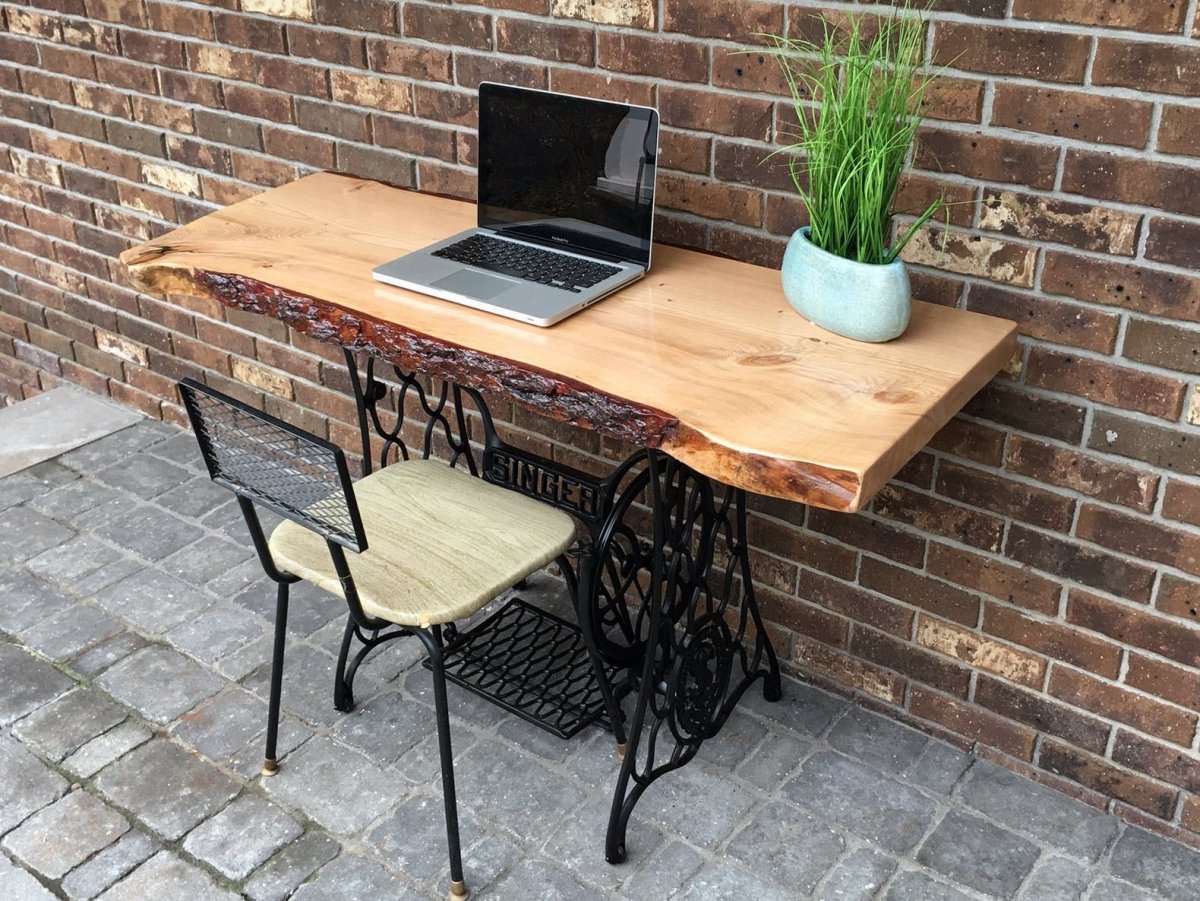 Столик из швейной машинки