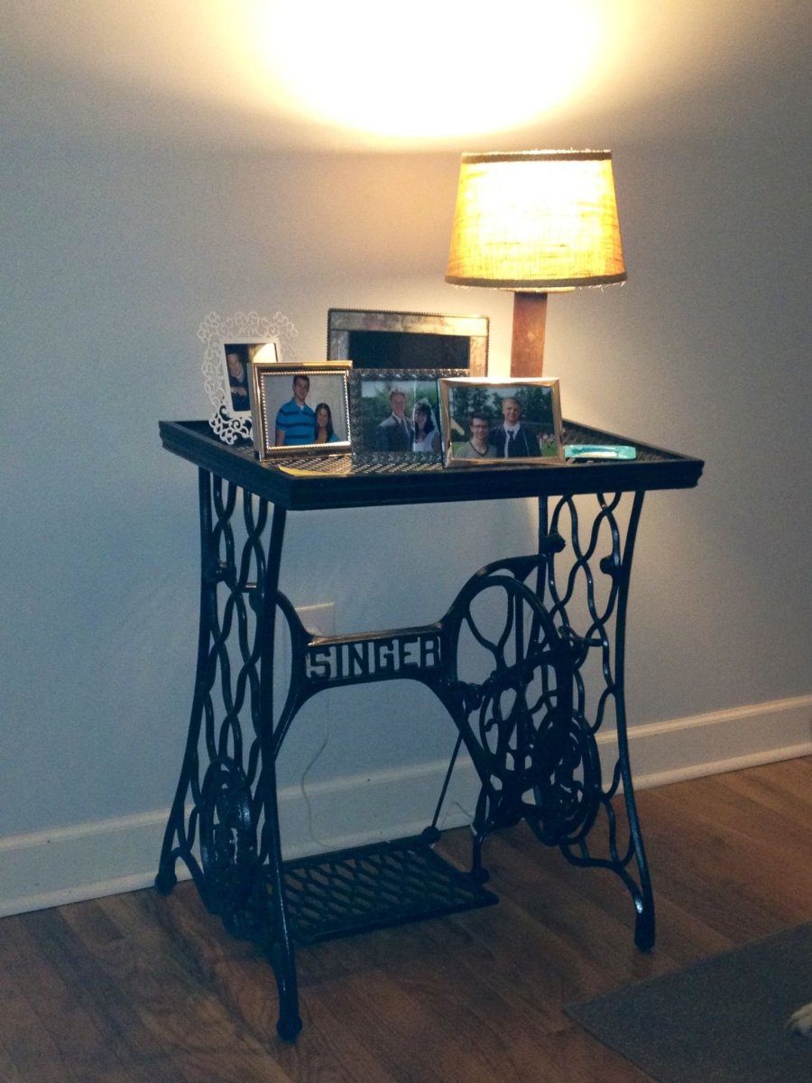 Инсталляция из швейной машинки