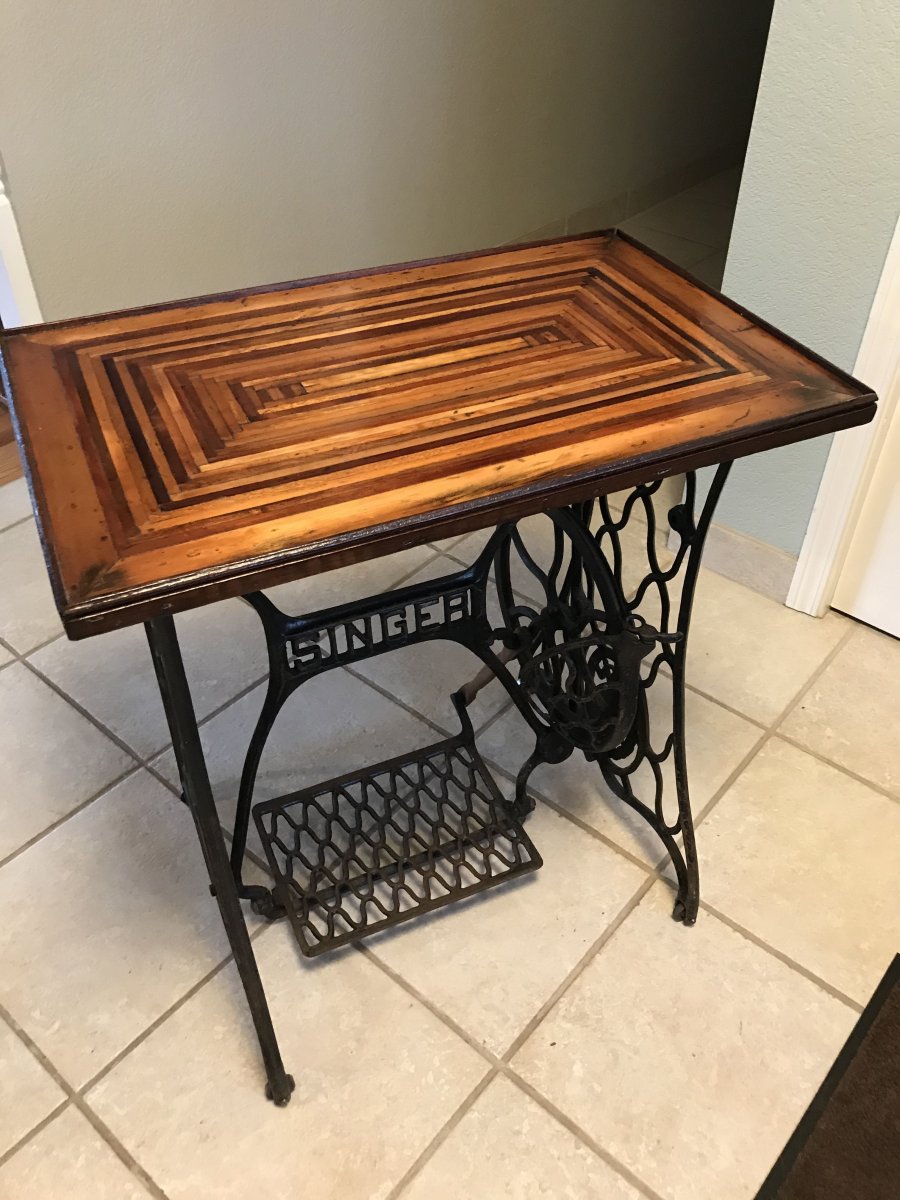 Журнальный столик из швейной машинки