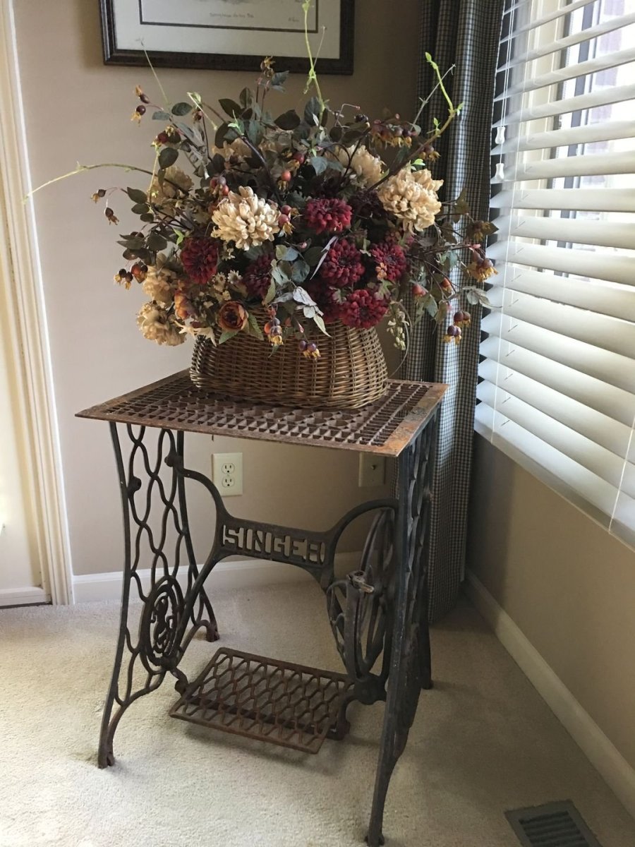 Туалетный столик из швейной машинки Зингер