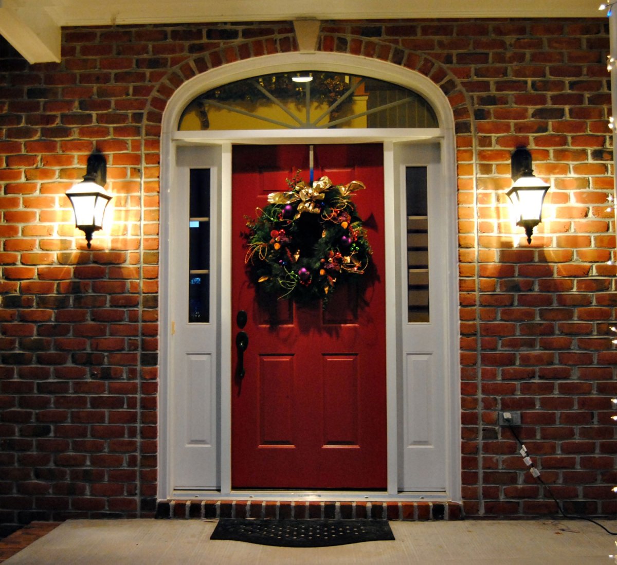 Входная дверь. Шикарная входная дверь. Красивая дверь в дом. Красивые входные двери в дом.