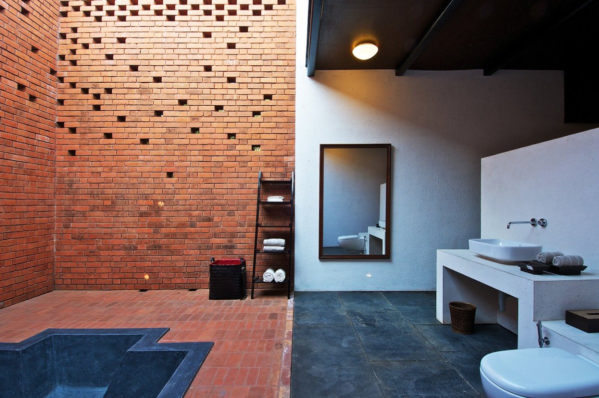 Необычная кладка кирпича в интерьере