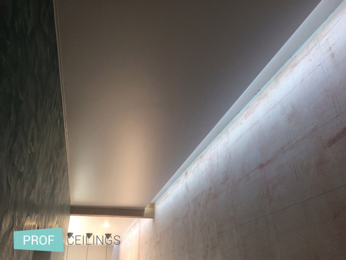 Потолок с нишей для подсветки