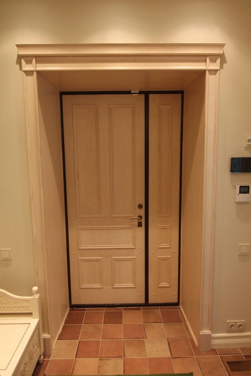 Обрамление проема входной двери