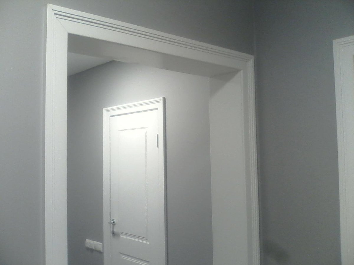 Обрамление дверного проема доборами