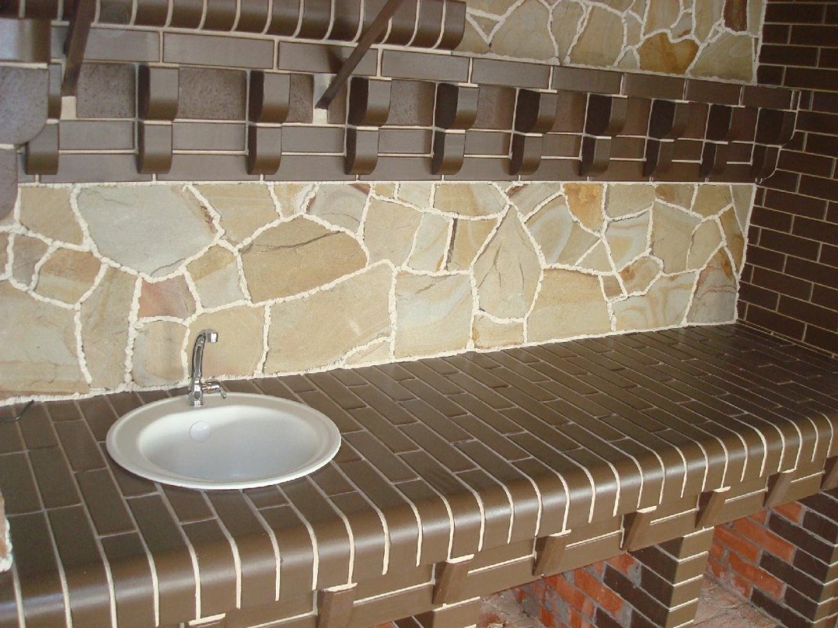 Столешница для барбекю из плитки