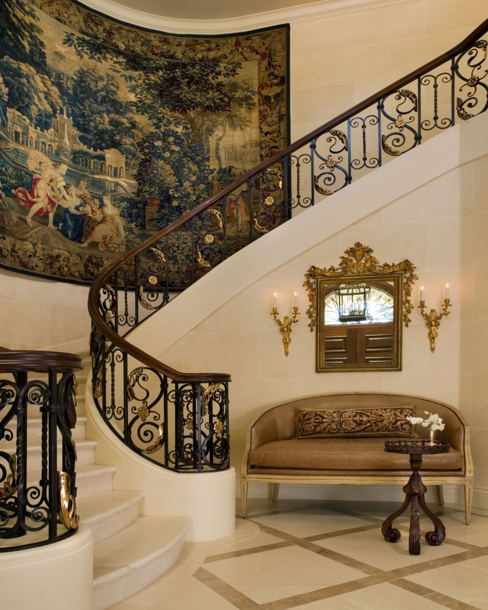 Фотообои в холле с лестницей