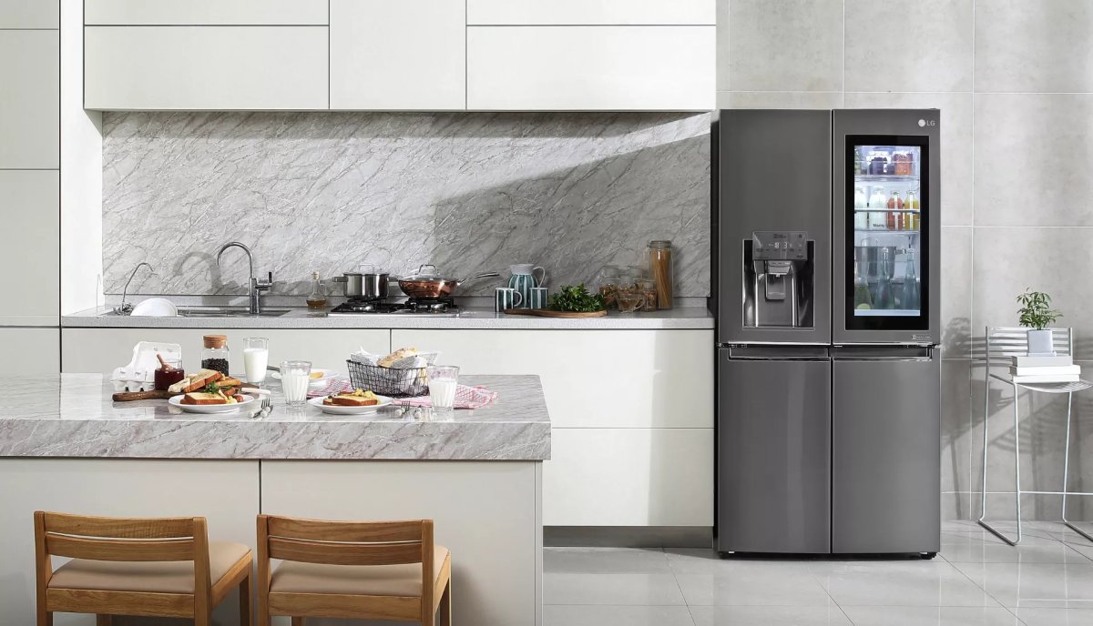 Холодильник LG Сайд бай Сайд в интерьере кухни