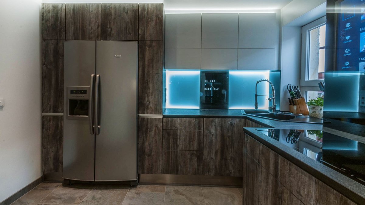 Холодильник Side by Side в интерьере кухни