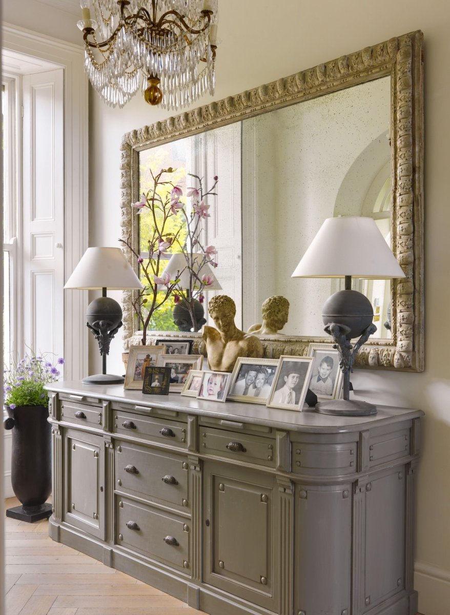 Декор над комодом