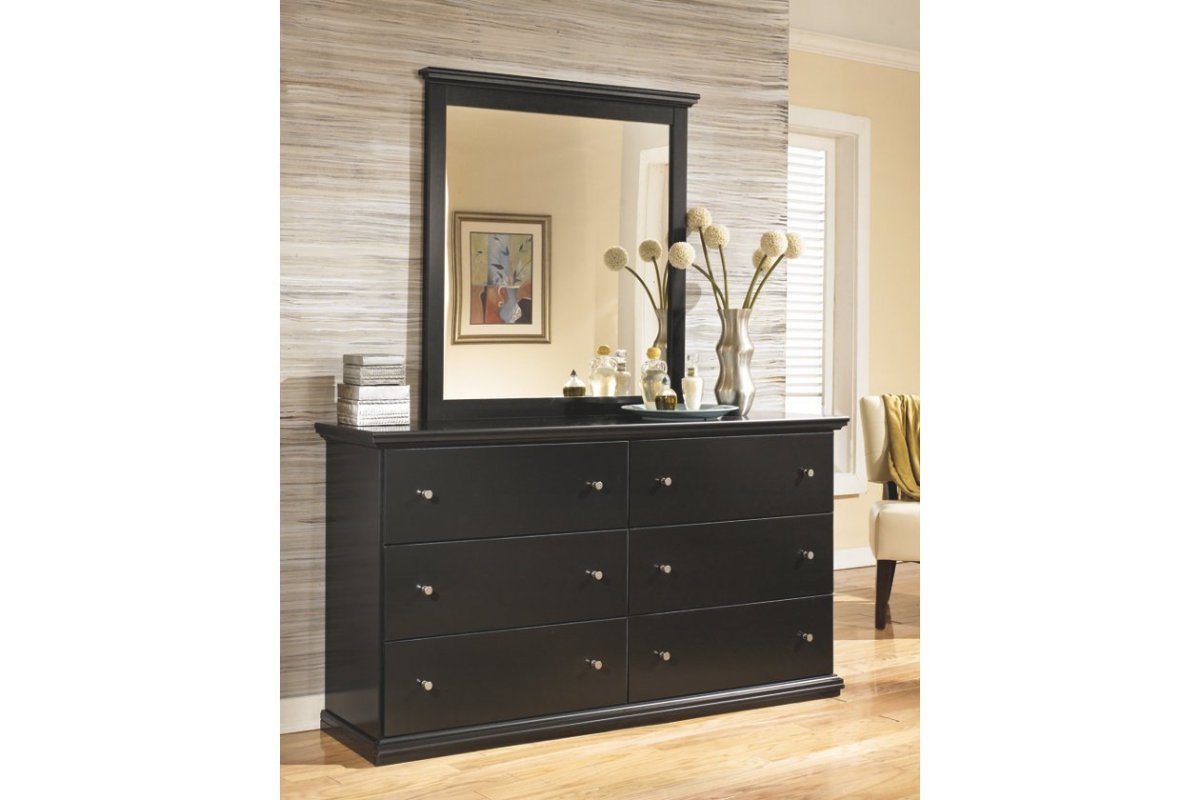 Прозрачный комод в прихожую