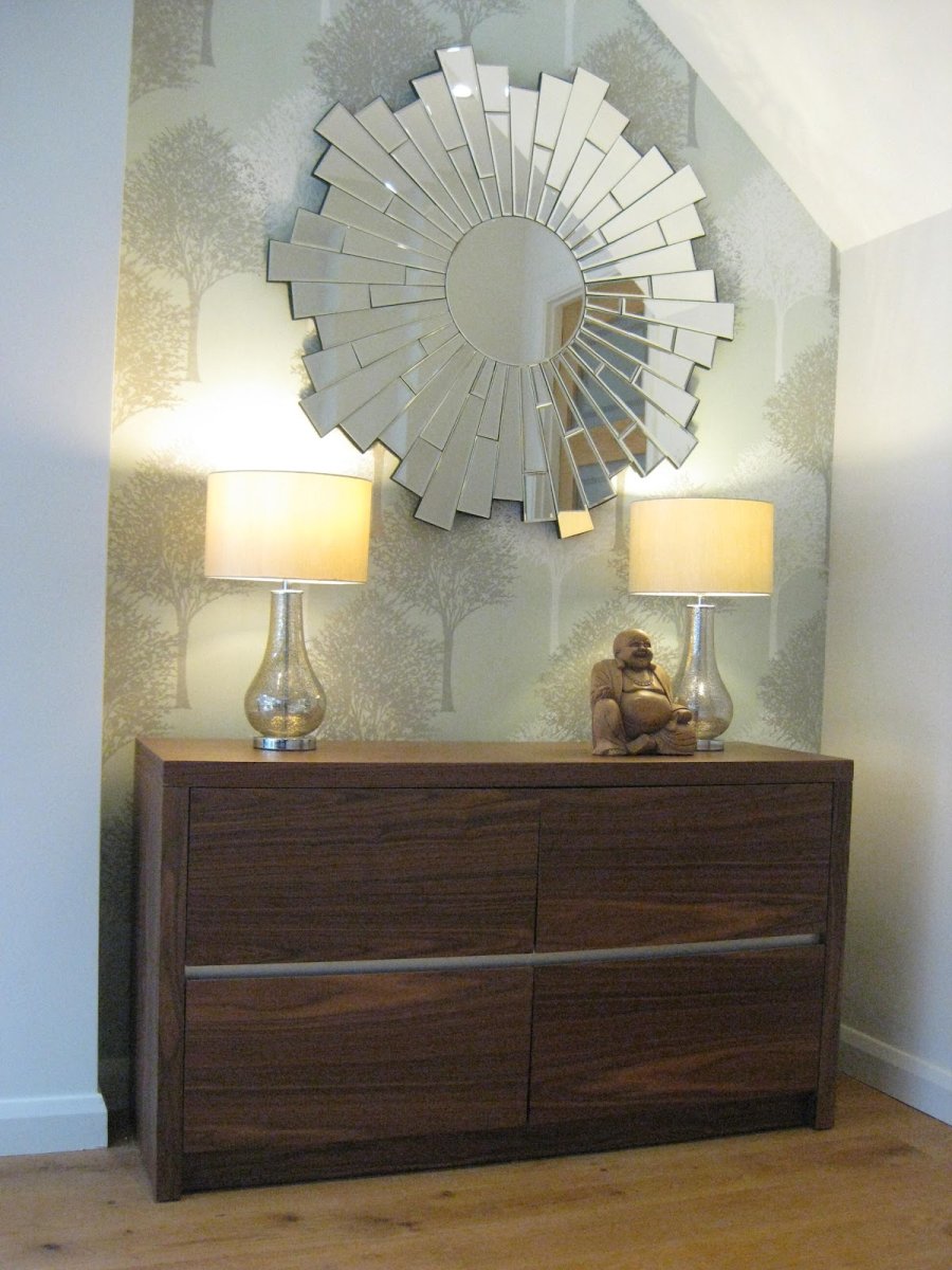 Зеркало в прихожую настенное над комодом