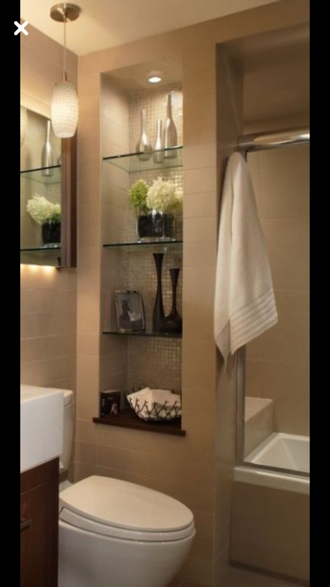 Полочки в нише над унитазом