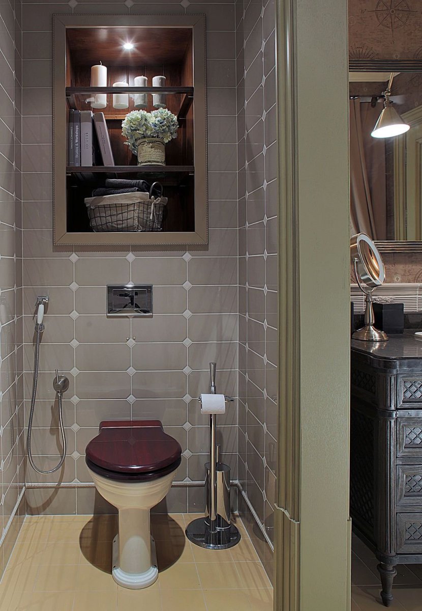 Ниша за унитазом