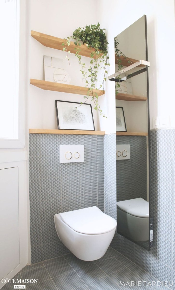 Полка над инсталляцией