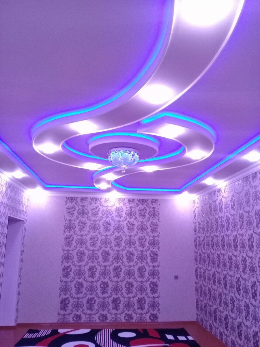 Фигурный потолок для зала