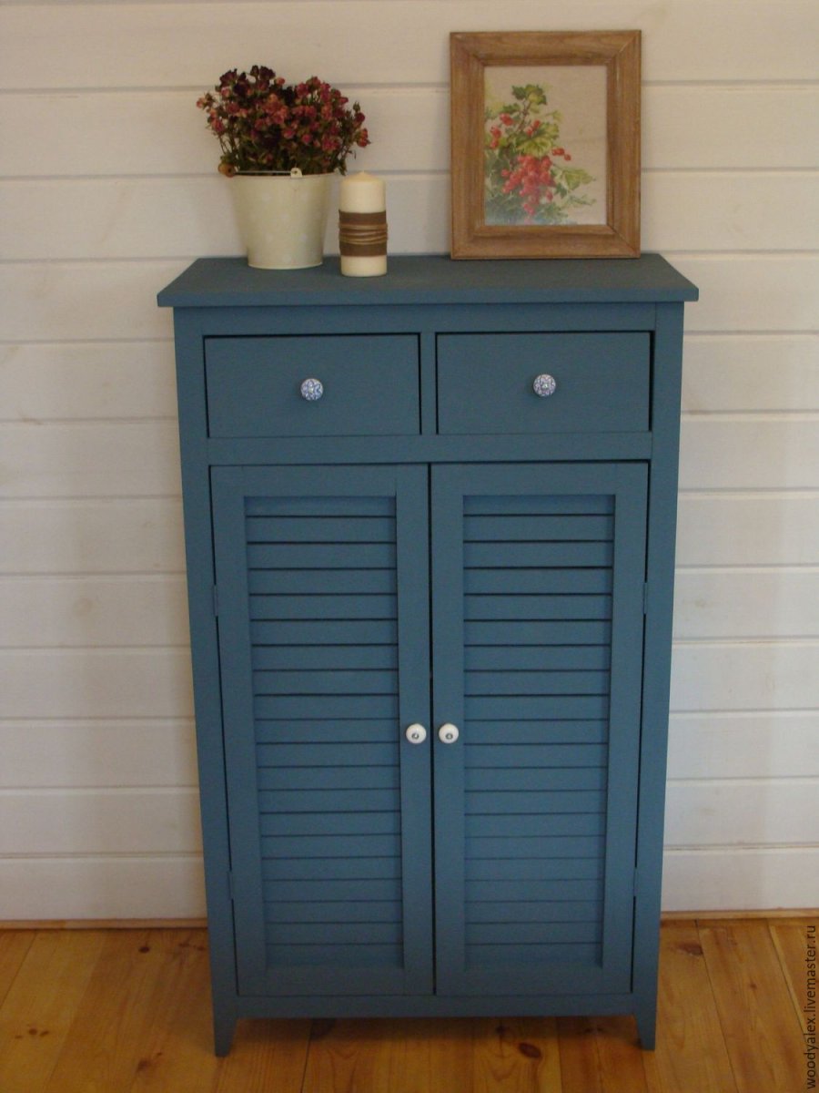 Комод с жалюзийными дверками