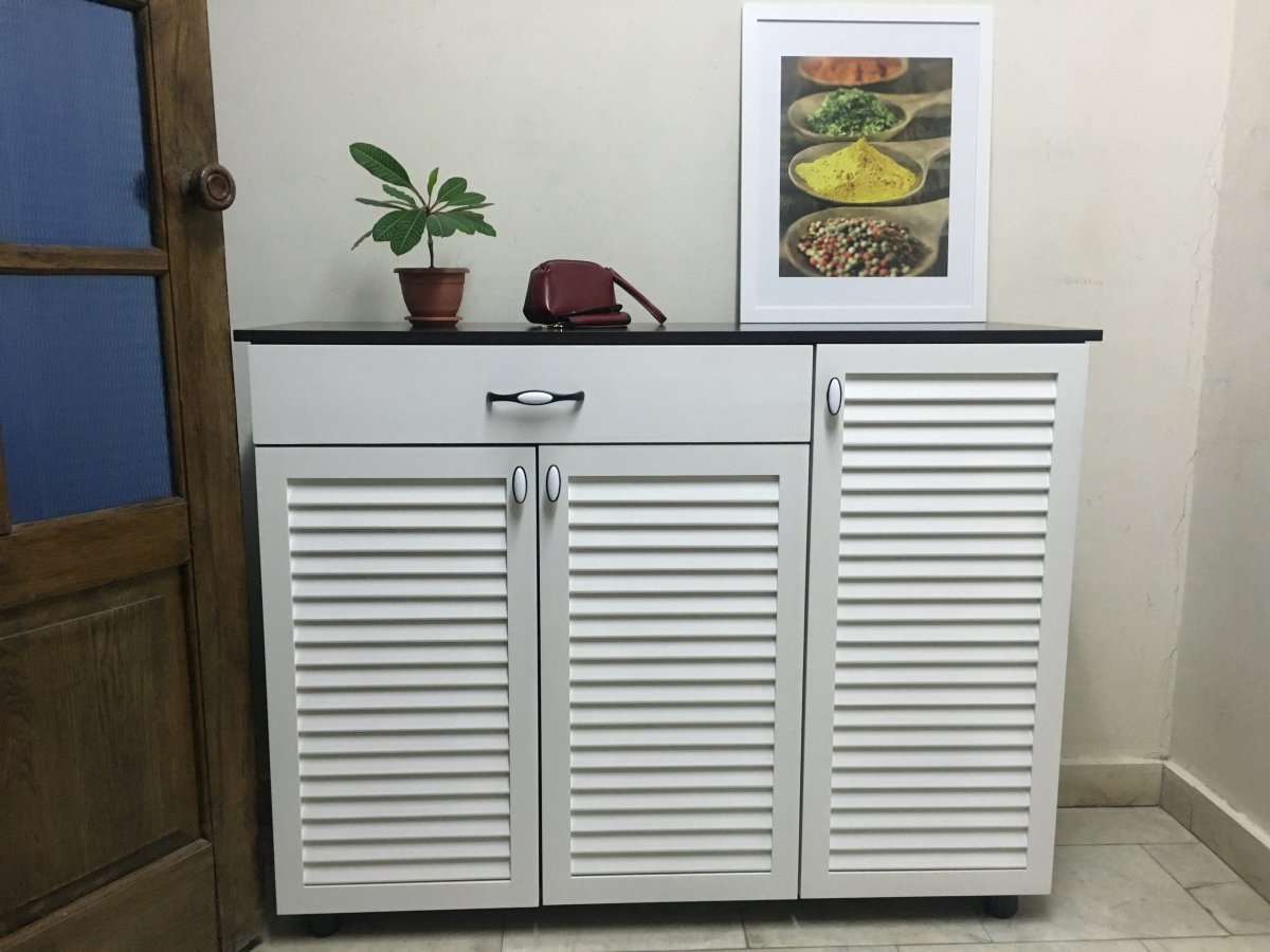 Комод с реечным фасадом