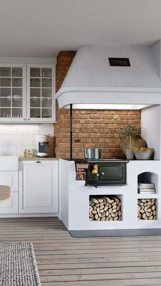 Кухня с печкой в частном доме