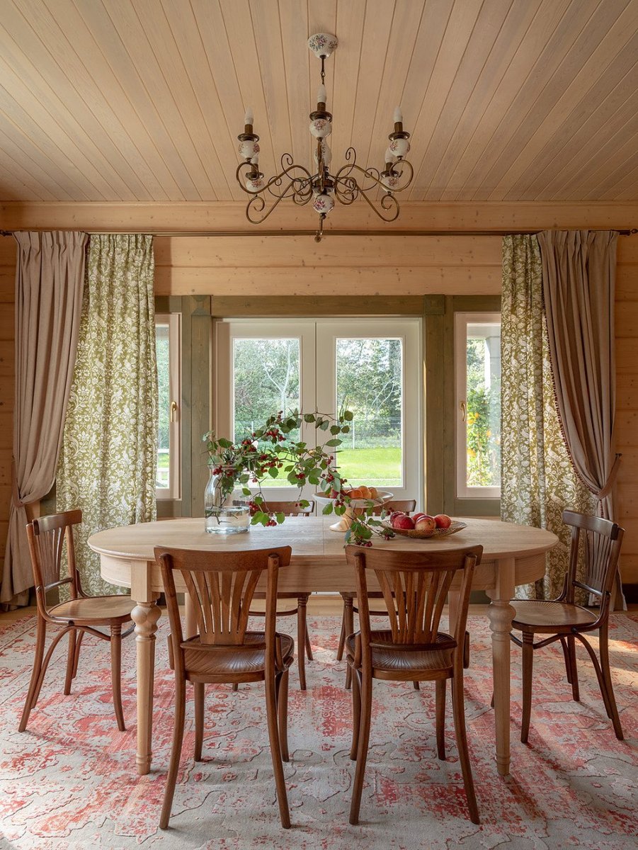 Уютный дом в стиле русской усадьбы в Талеже