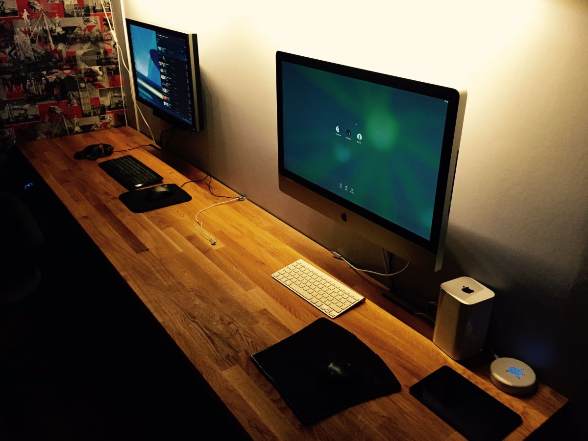 Монитор на стену