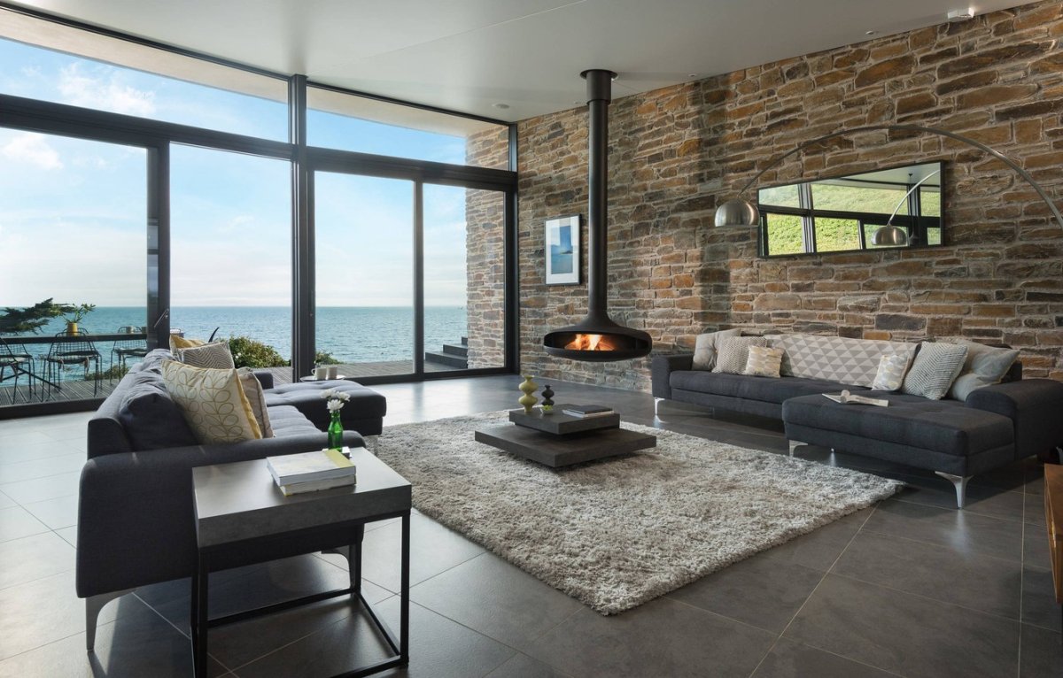 Гостиная в стиле лофт с панорамными окнами