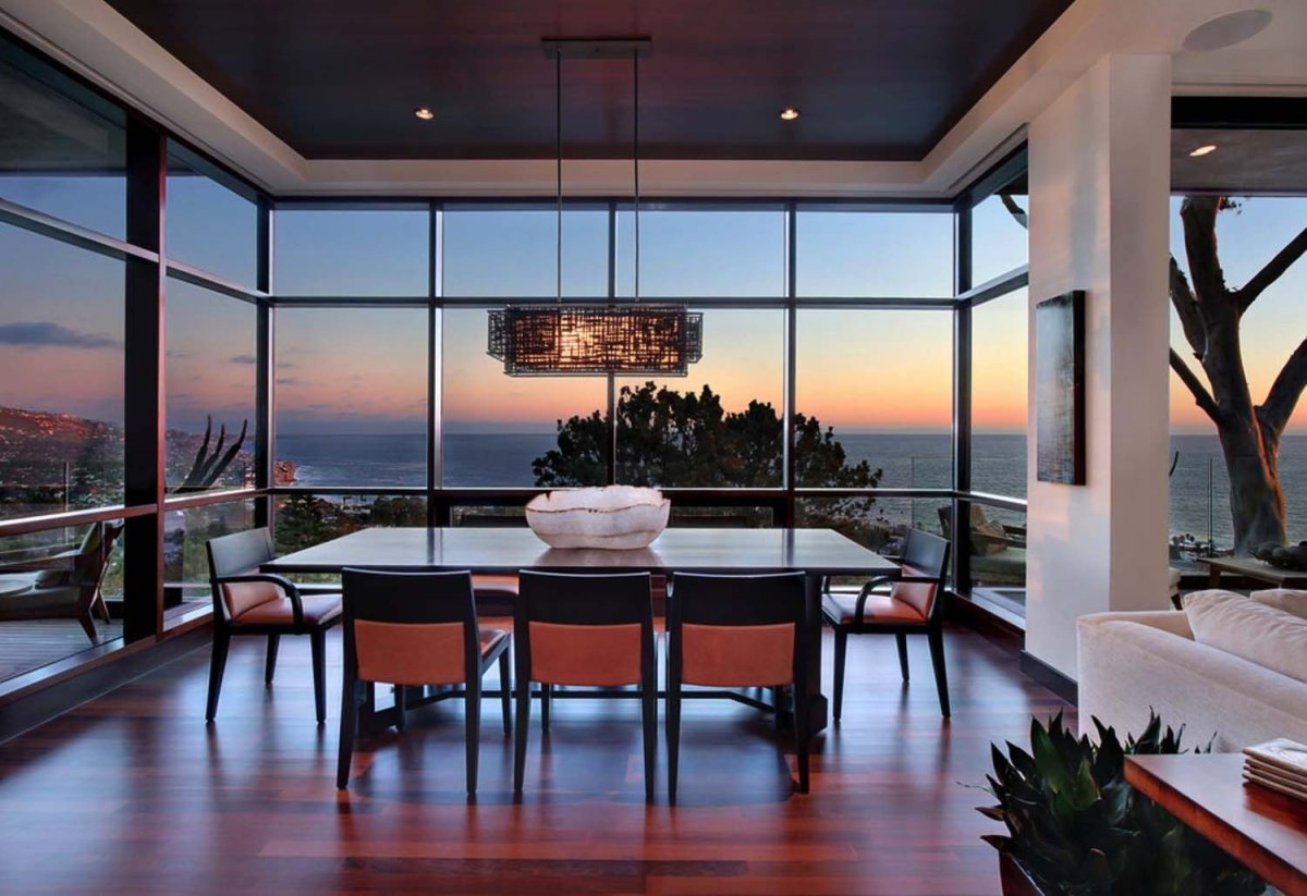 Столовая с красивым видом