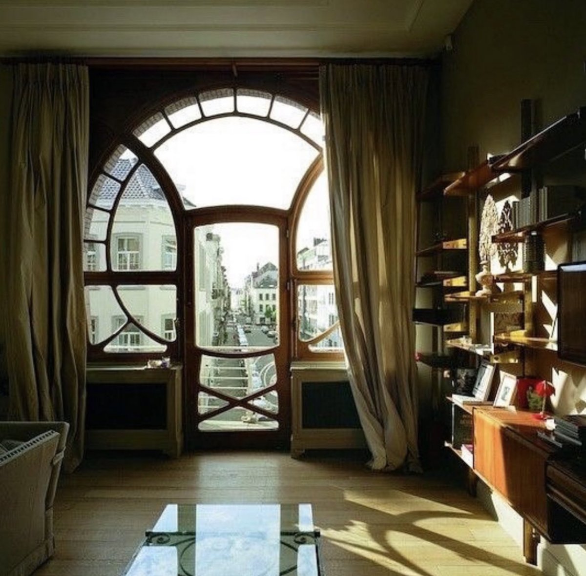 Окно ар-нуво в интерьере