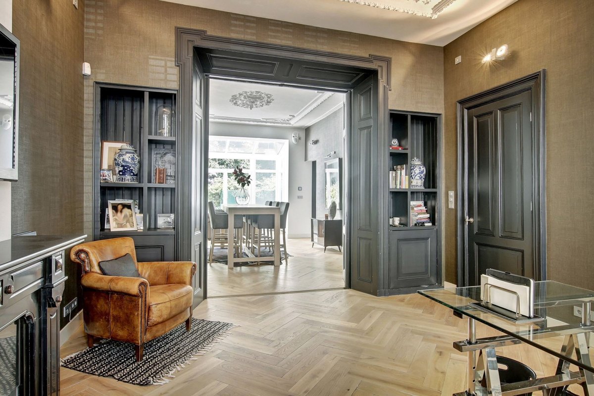 Двери темно серые в интерьере дома